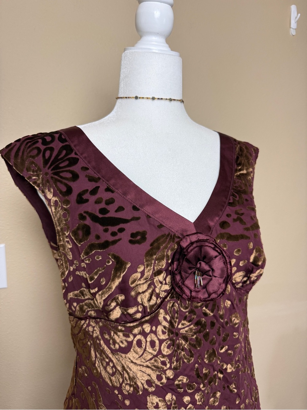 Reba Vintage Burgundy and Gold Velvet-Print V-Neck Silk Camisole Size 8 - Picture 2 of 9
